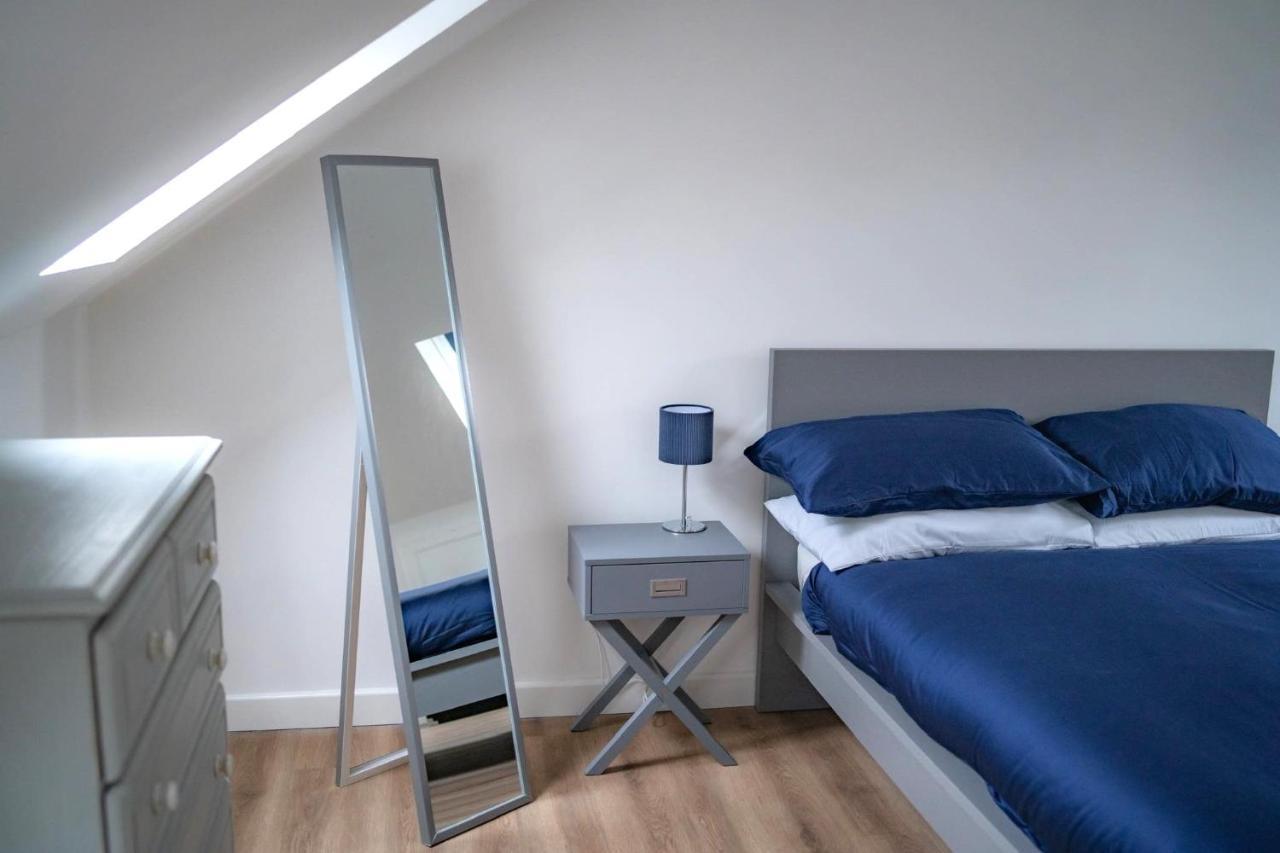 The Red House Modern Stylish Home From Home Walking Distance To Cardiff Bay And City Centre With Parking Exterior photo