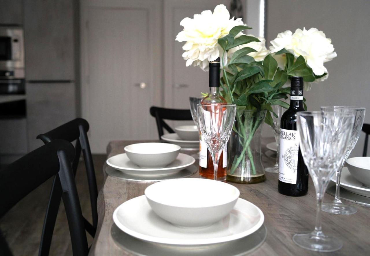 The Red House Modern Stylish Home From Home Walking Distance To Cardiff Bay And City Centre With Parking Exterior photo